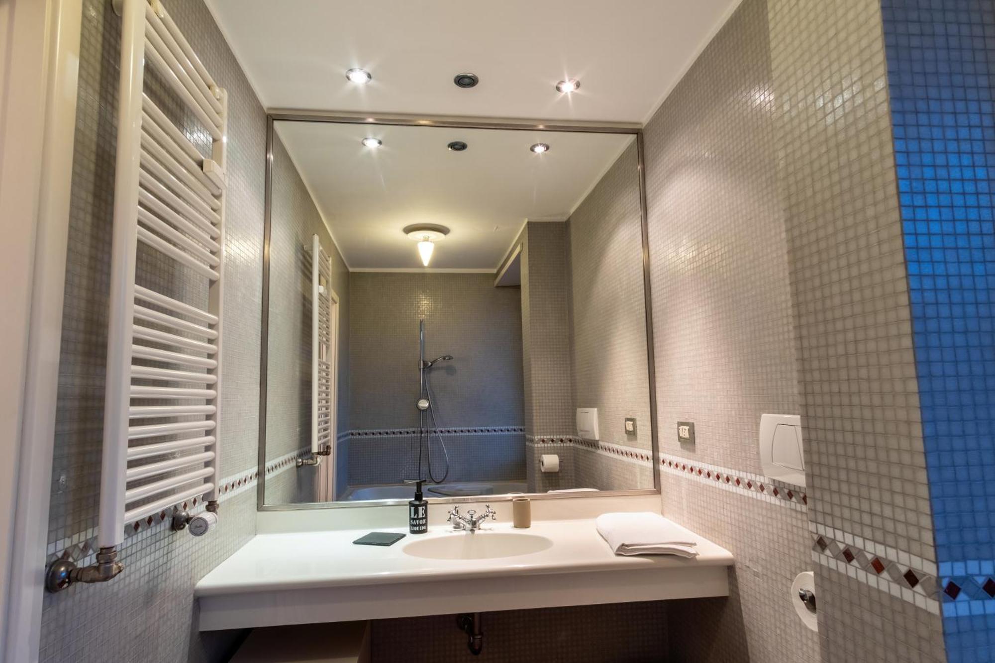 Attic With Terrace And Jacuzzi - Luxury Apartment Rom Exterior foto